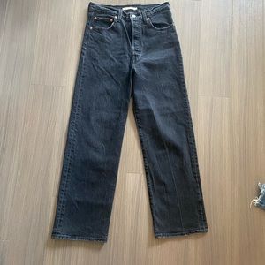 Levi’s black ribcage straight leg jeans